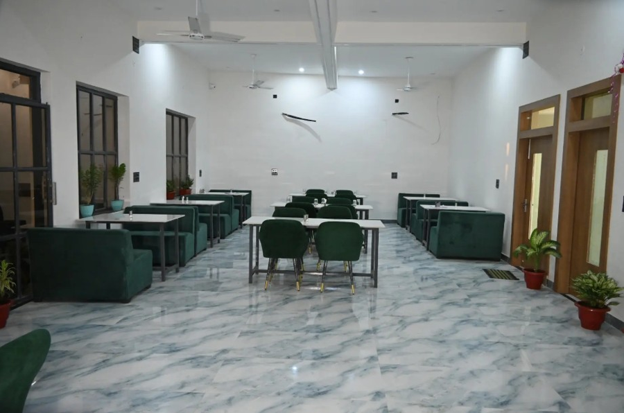 the dollar hotel and resort