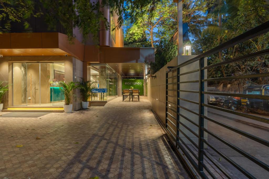 the hosteller mumbai international airport
