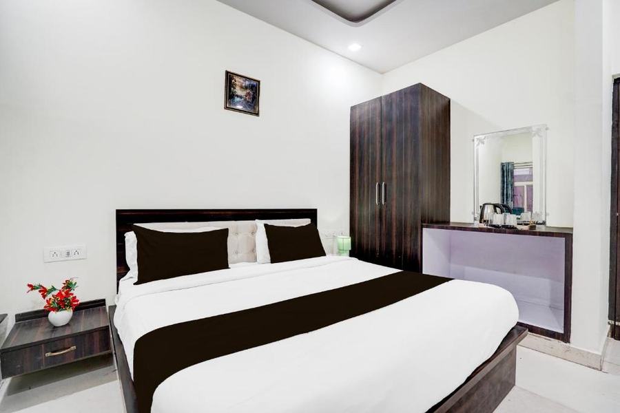 super townhouse faizabad road opp bbd university