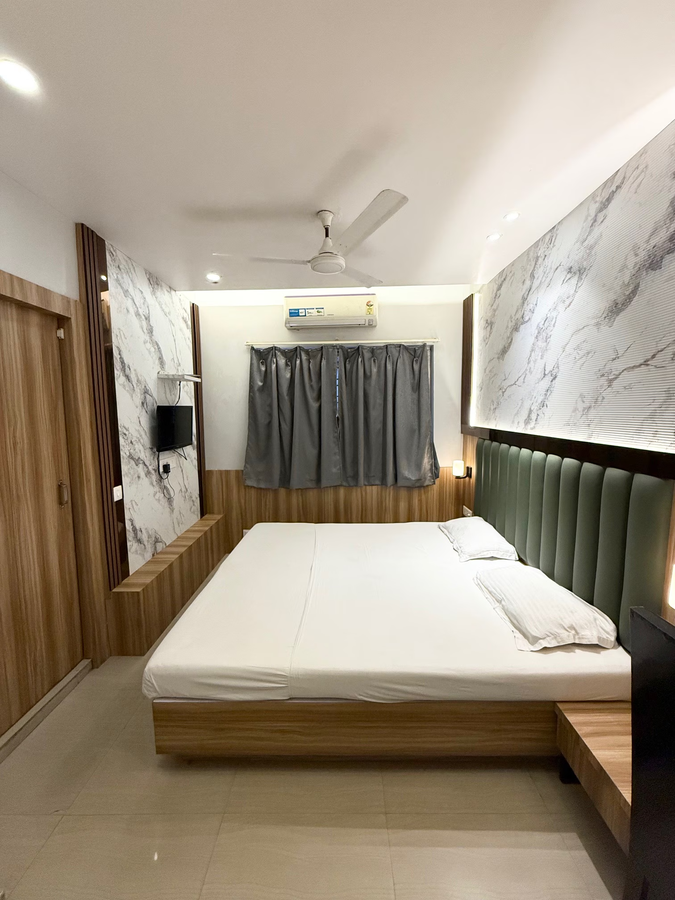 Hotel The Crest,Garden Reach>>Kolkata,3 star