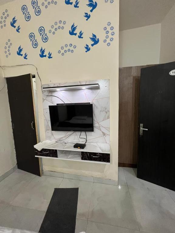 Hotel Mayur,Faridabad>>Delhi,2 star