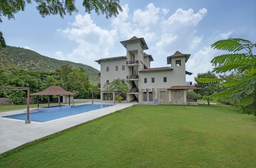 the hunting lodge luxury resort in udaipur