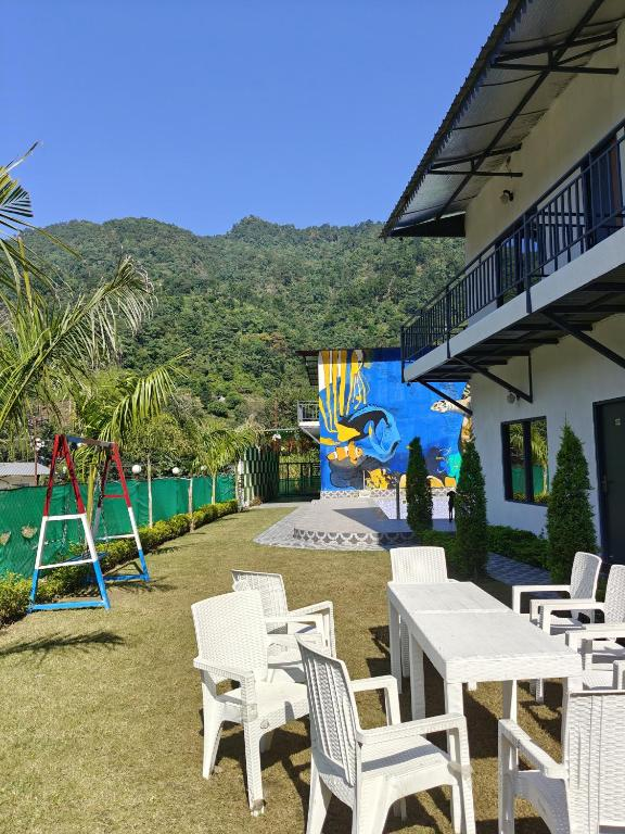 Qcent Bairagarh Resort,,3 star