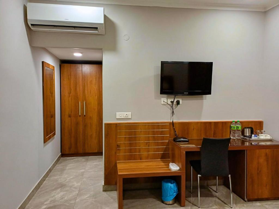 hotel cymbal sector 31 gurgaon