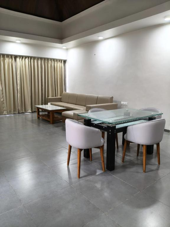 Daksh The Nirvana Retreat,,4 star