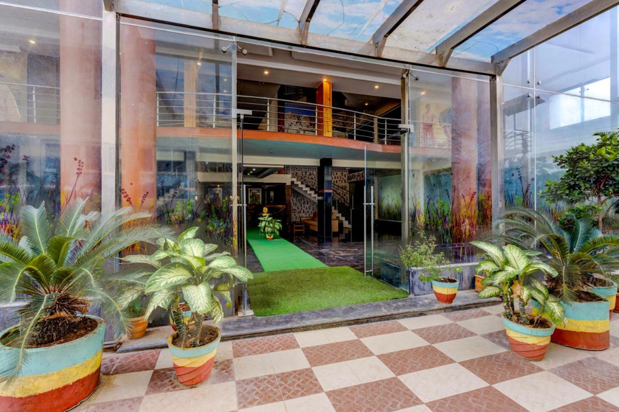 iroomz eco hotel big boss