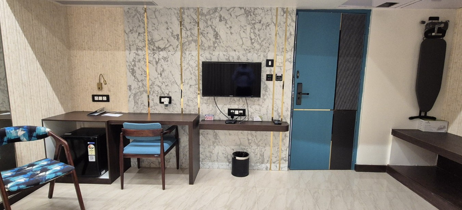 Hotel Pns Nakshatra,,3 star