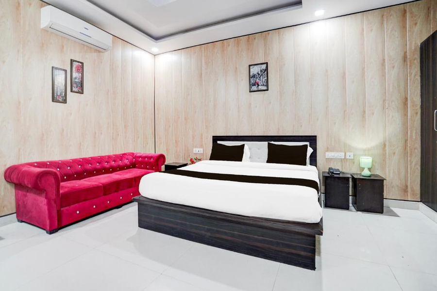 super townhouse faizabad road opp bbd university