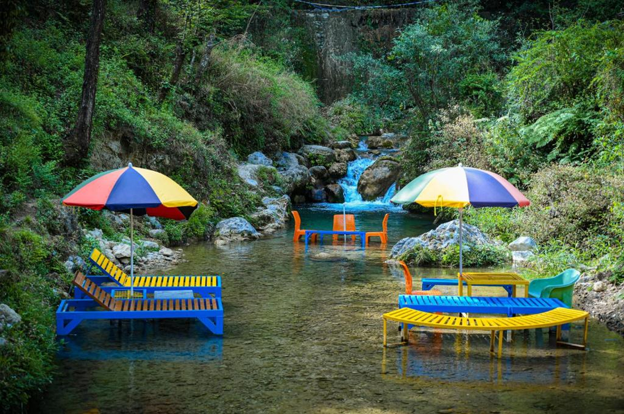 the hosteller mussoorie by the streamside kempty