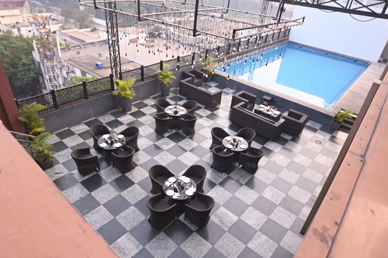 Hotel Vennington Court,Devendra Nagar,4 star