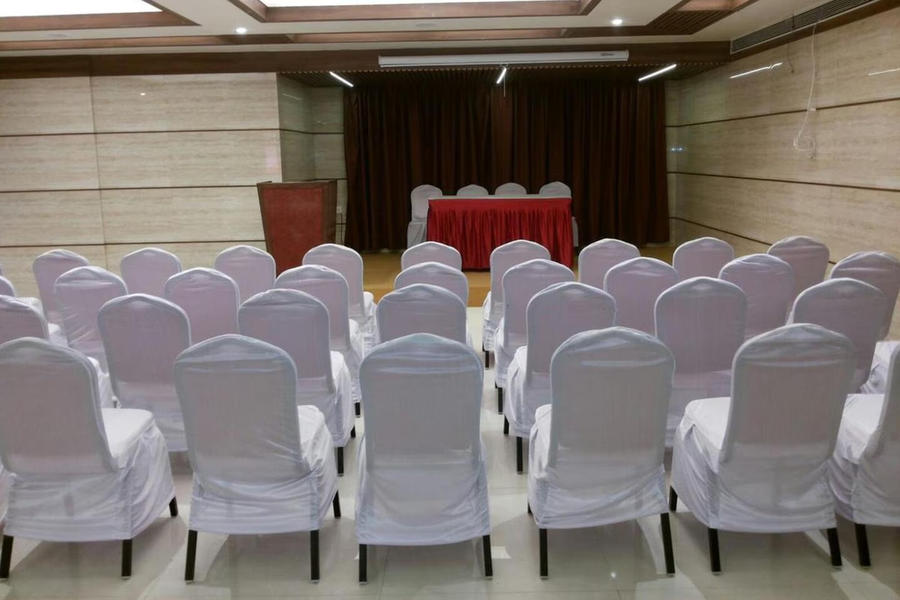 hotel shreeji vatika airport road