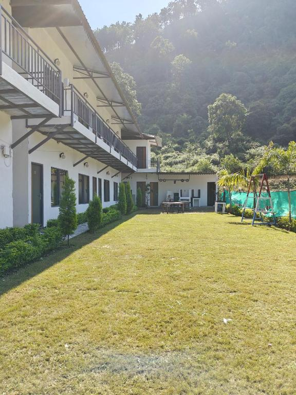 Qcent Bairagarh Resort,,3 star