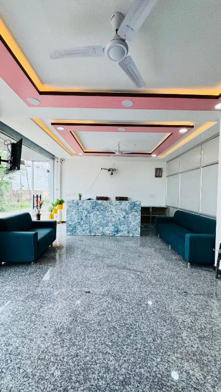 Bp Lake View Hotel,Hiran Magri,3 star