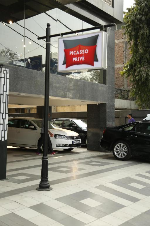 hotel picasso prive naraina delhi