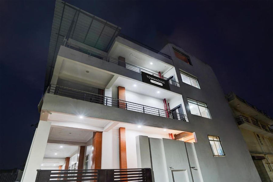 super townhouse faizabad road opp bbd university