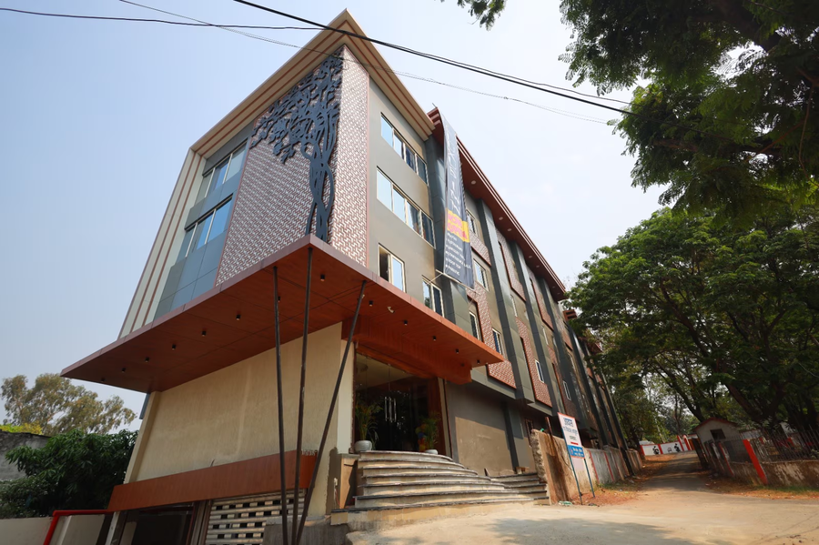 Luxus Inn Hotel,,3 star