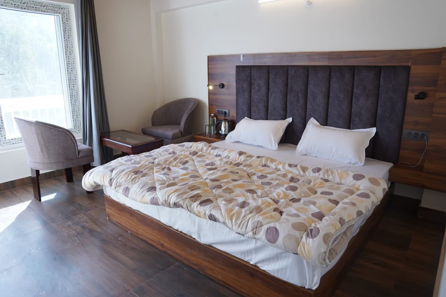 the oak and lake view resort by mind my trip