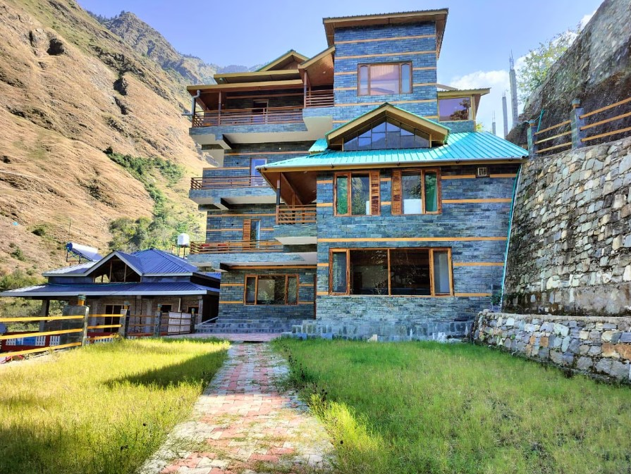 tirthan villa and resort