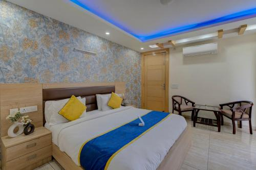 Blue Neck Hotel Sector -47,Medanta Medicity Area,3 star