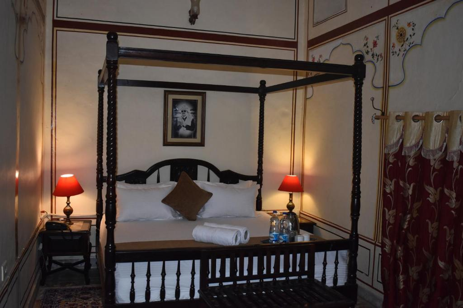 hotel nawal sagar palace