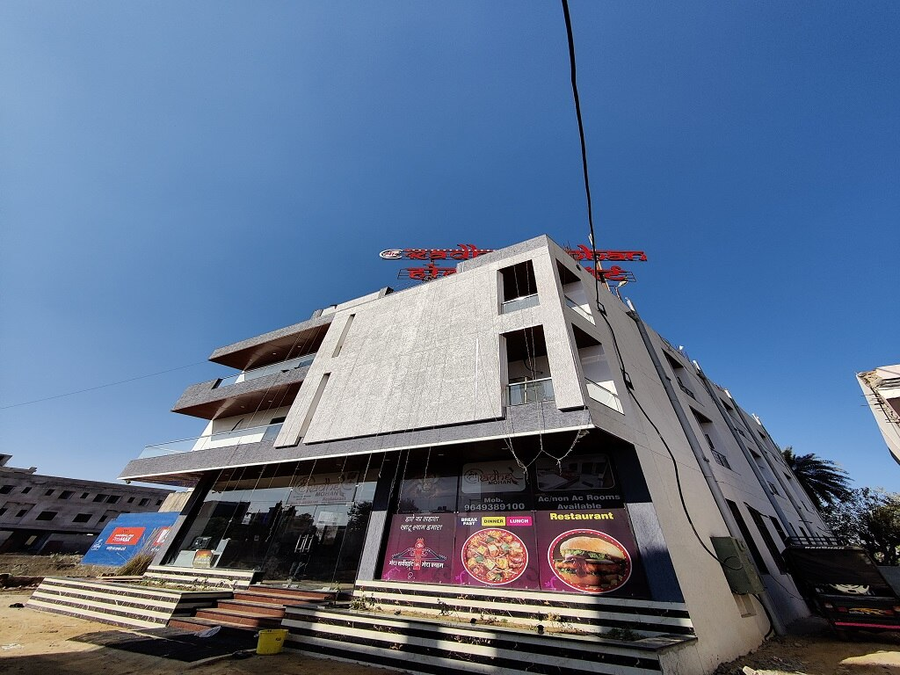 shree radhe mohan hotel and resort