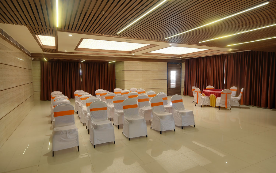 hotel shreeji vatika airport road