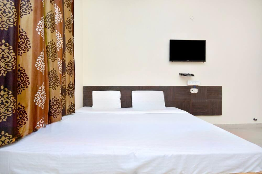 Hotel Prince Paradise,Batala Road,3 star