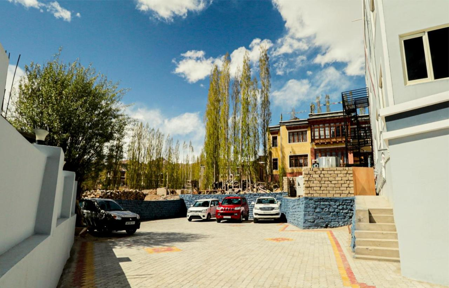 Crown Himalaya Hotel,Khakshal,4 star