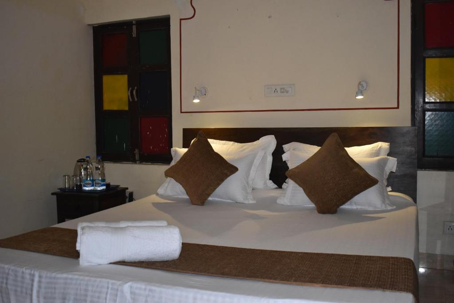 hotel nawal sagar palace