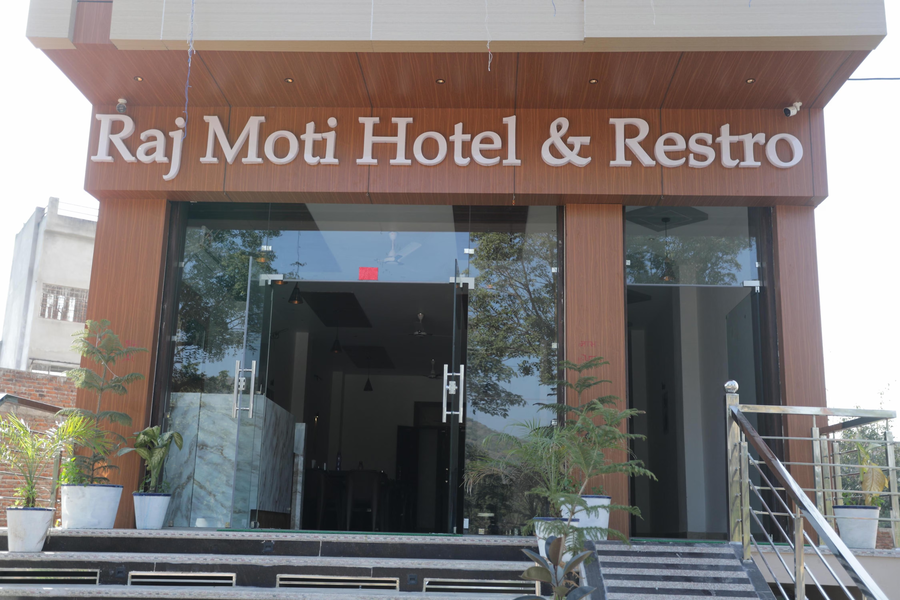 raj moti hotel and restro