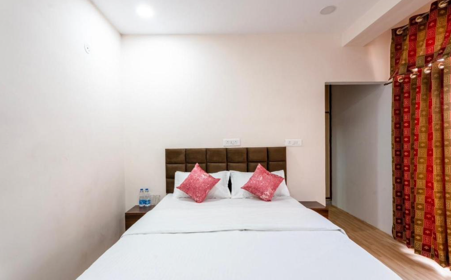 La Deliche Stays,,3 star