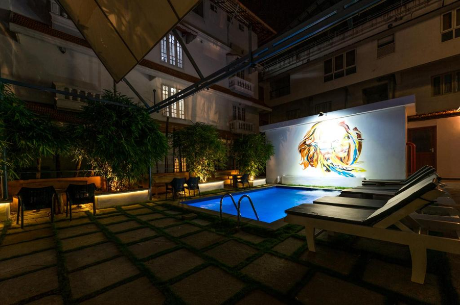 No. 18 Hotel,,4 star