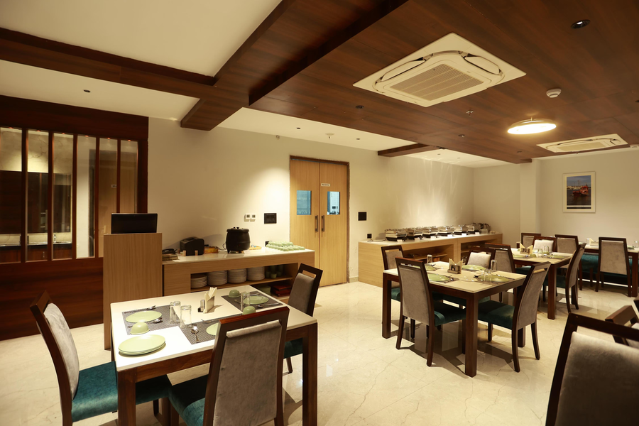 Hotel Traviral Regency,Udaipole Bus Station,3 star