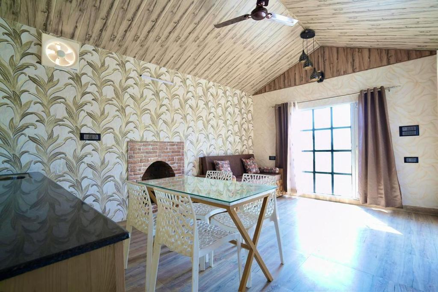 Jolly Retreat,,3 star