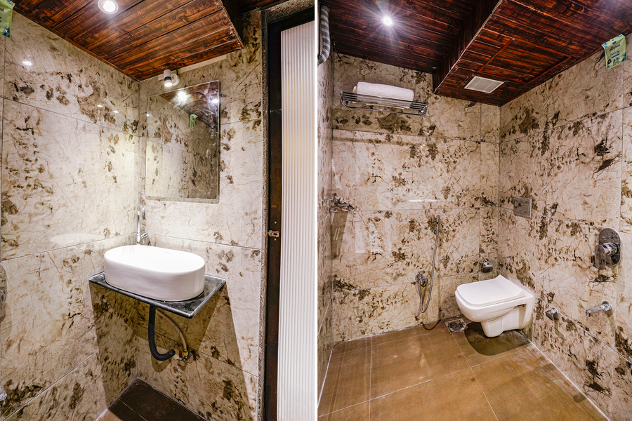 Fabhotel Peralz,,3 star