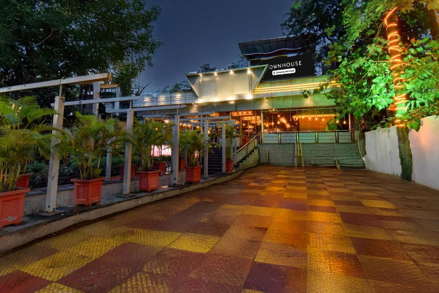 townhouse balewadi stadium pune formerly hotel sarovar