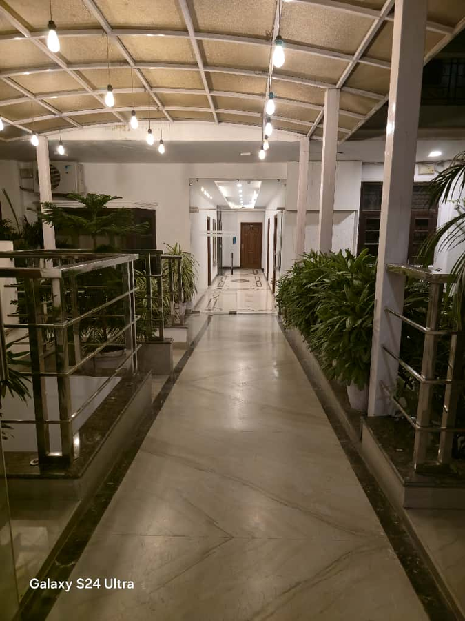 The Maple Stays,Sector 43,3 star