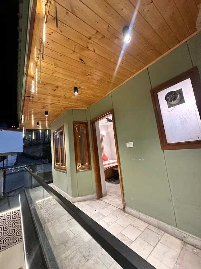 T And J Villa Mussoorie,The Mall Road, Mussoorie, Uttarakhand 248179,3 star