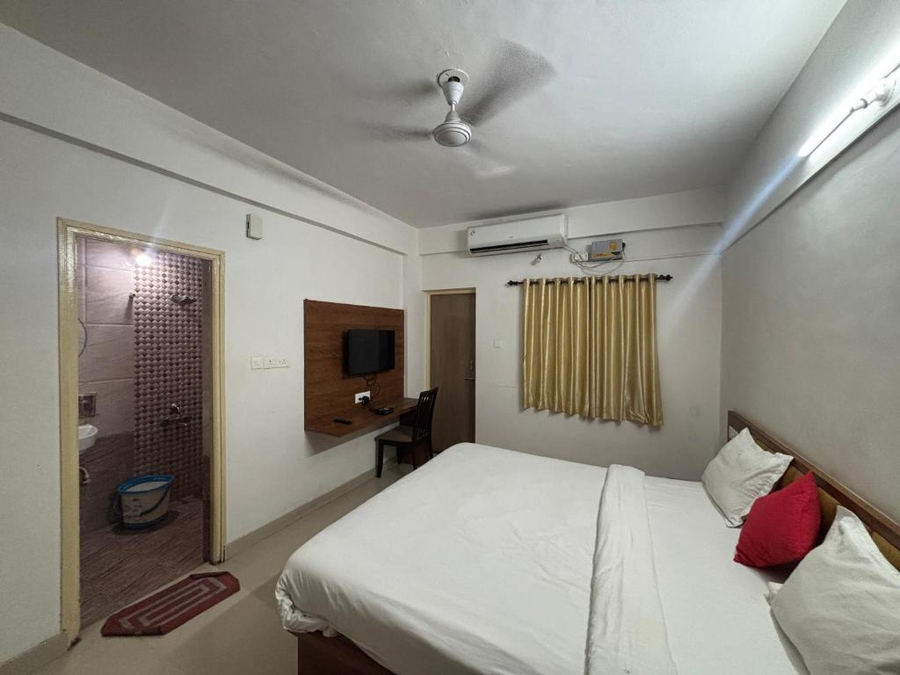 Hotel Lake View,Lohegaon, Pune,3 star