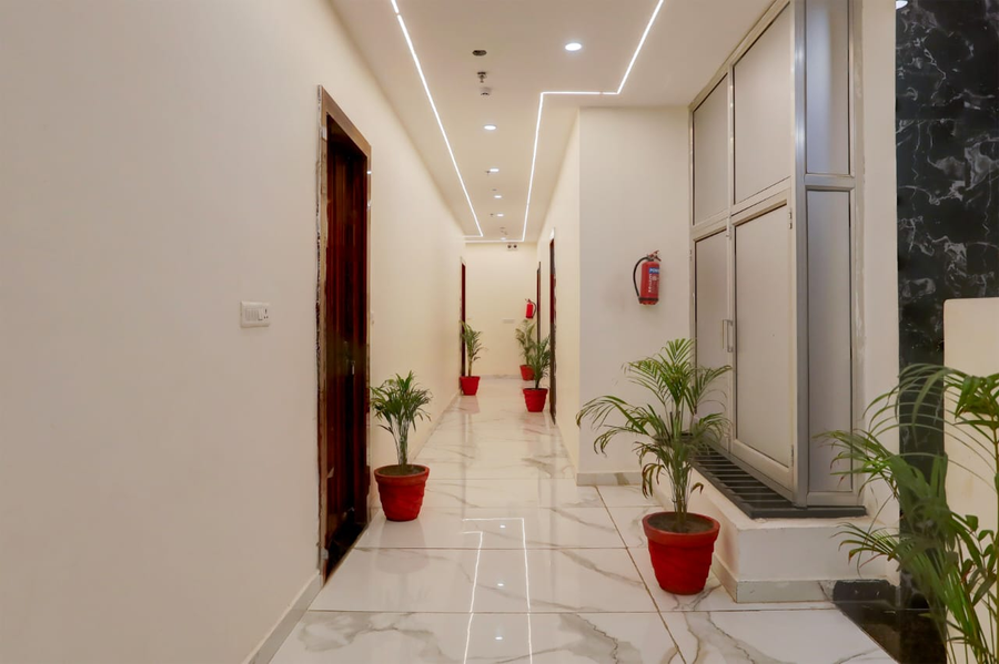 Hotel Aastha Shree Dham,Kanpur Road,2 star