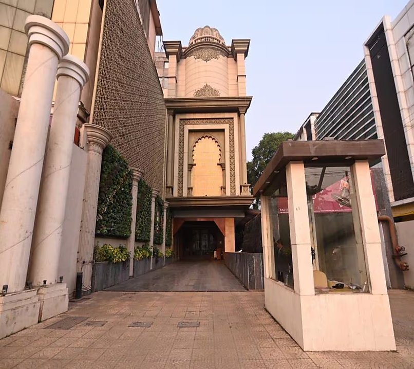 Hotel Vennington Court,Devendra Nagar,4 star