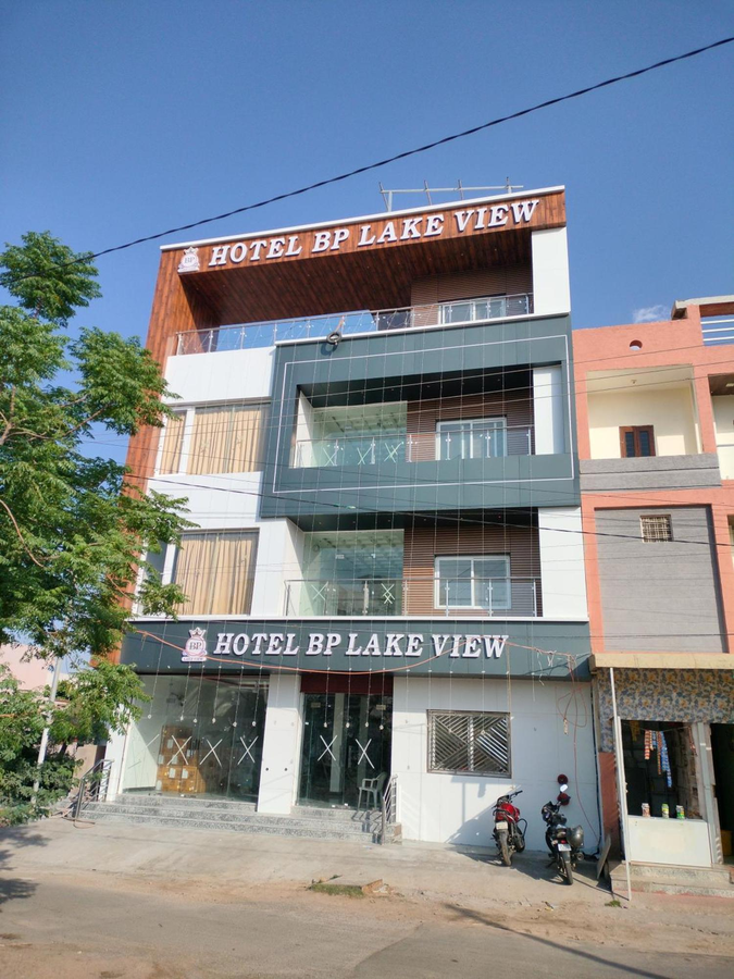 bp lake view hotel