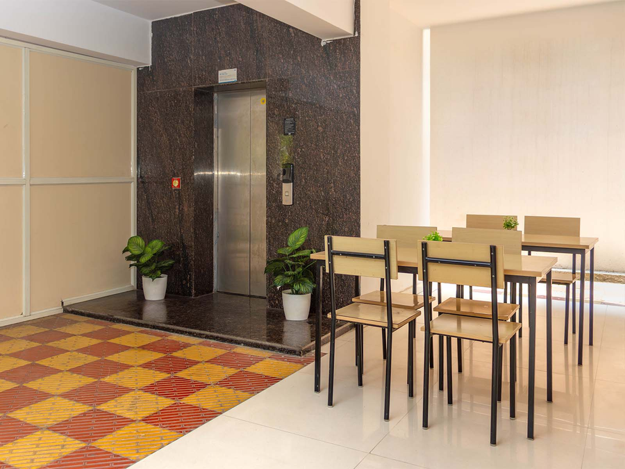 Z Express Silverstone (Men Only),Kothur,0 star