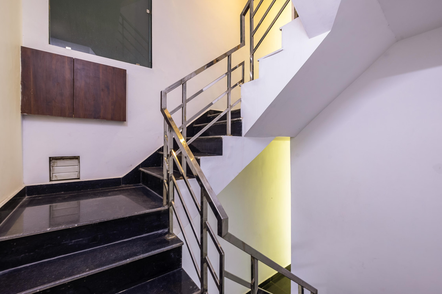 hotel aura grand sector 63 noida