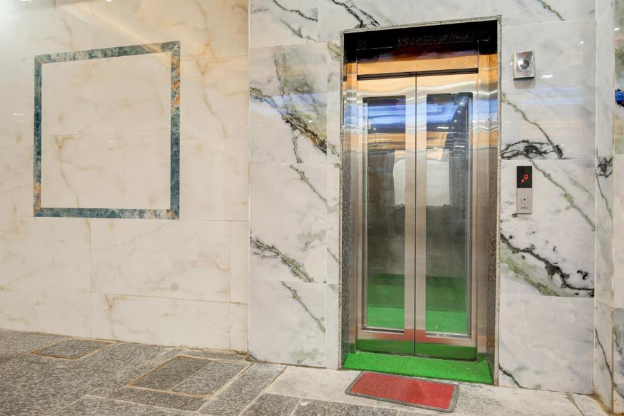 Super Townhouse Naya Gaon Formerly Hotel Paradise,,3 star