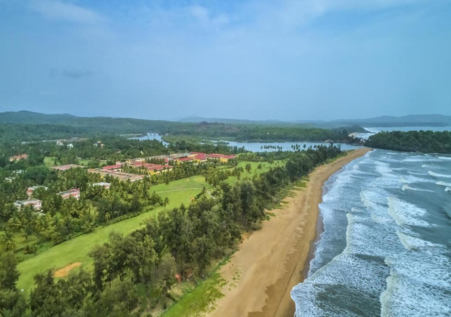 the lalit golf and spa resort goa