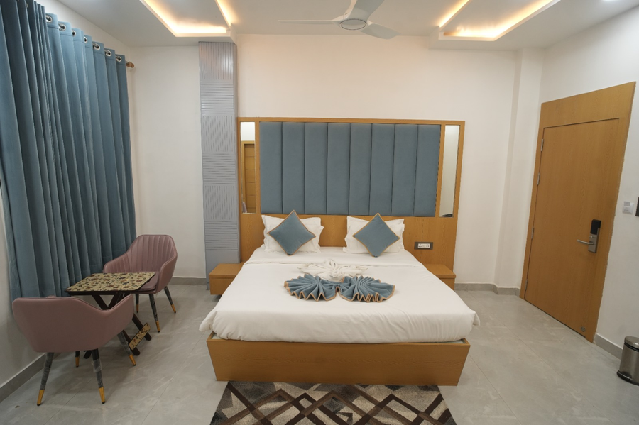 Hotel Govind Residency,Goverdhan Brahmnan,3 star