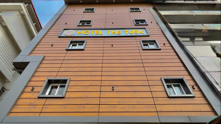 Hotel The Tusk,Barrage Colony,3 star