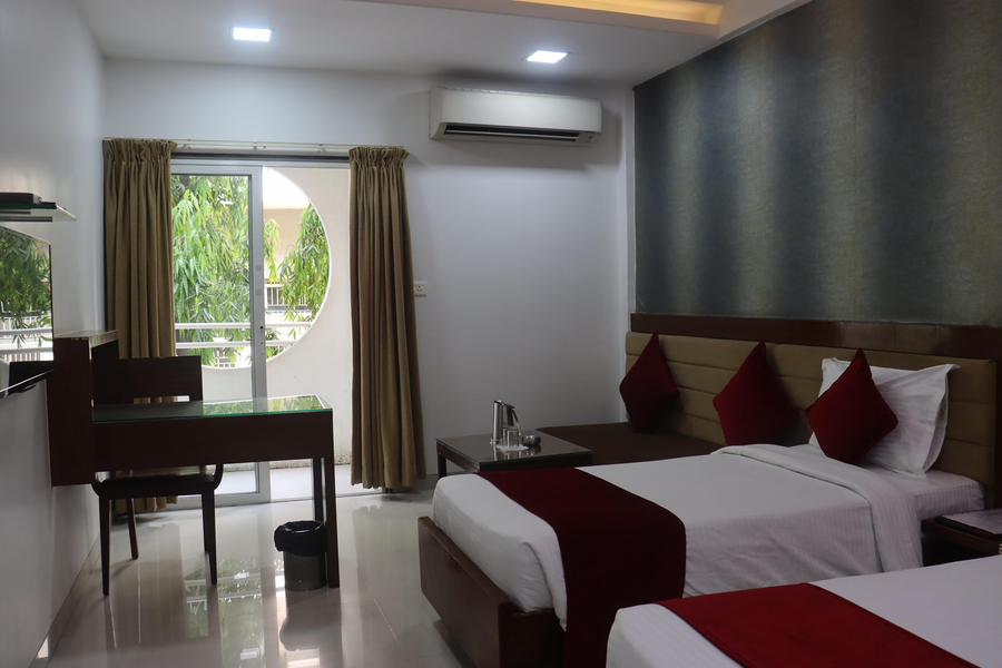 Hotel Raviraj,,3 star