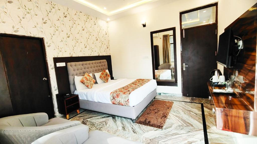 The Dwelling Habitation,Ansal Golf Link -1,3 star